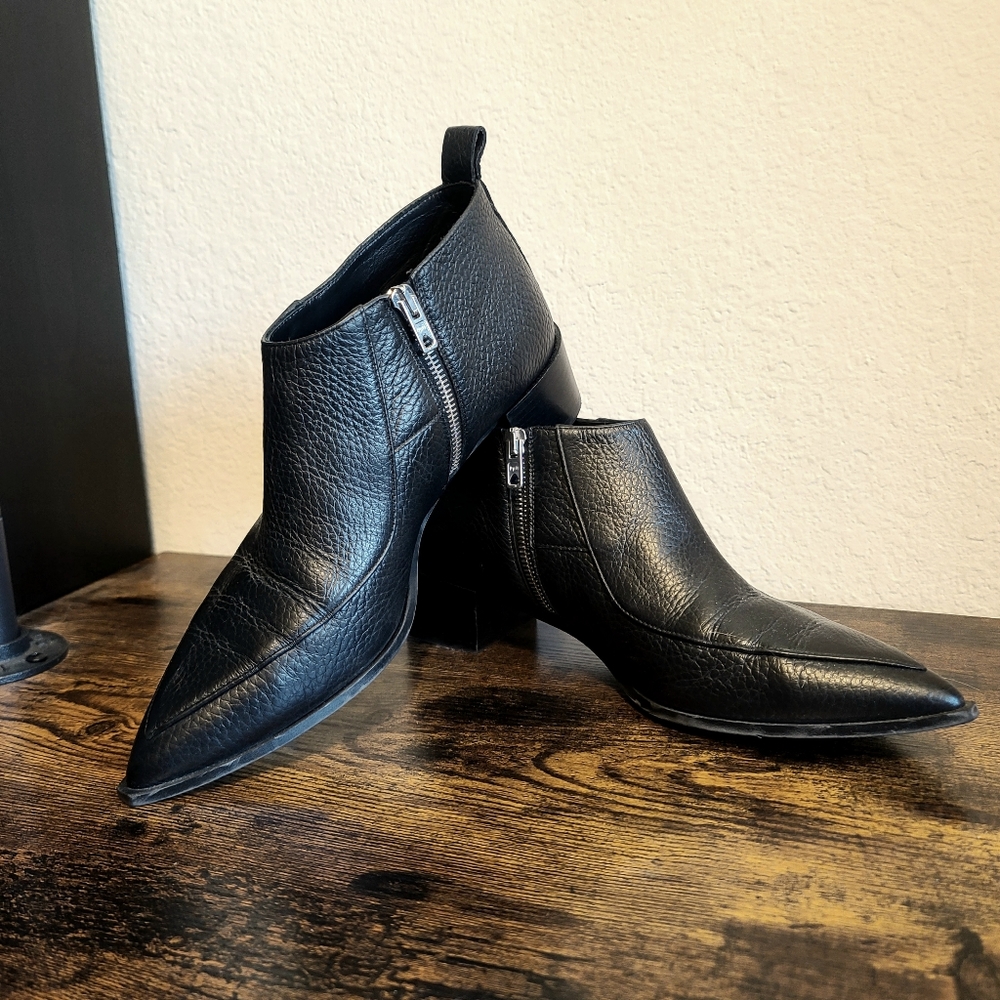 Everlane Boss Boot Ankle Boot - Pebbled Black
